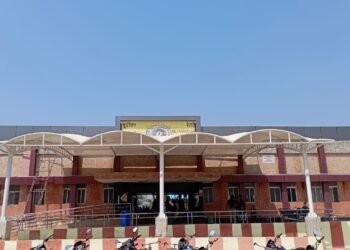 कहने को ‘ए’ क्लास बेल्थरारोड रेलवे स्टेशन, लेकिन ट्रेनों का ठहराव मात्र 2 मिनट, आए दिन हो रही हैं दुर्घटनाएं