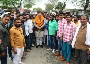 शहीद भगत सिंह इंटर कॉलेज पहुंचने पर नगर विकास मंत्री एके शर्मा की आँखें हुईं नम, कहा- रसड़ा मां के सामान है