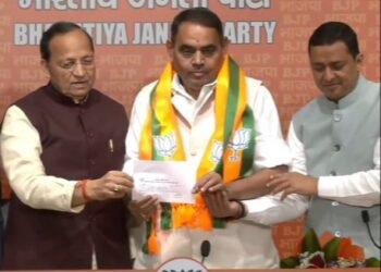 वाराणसी में कांग्रेस को झटका, पूर्व सांसद भाजपा में शामिल