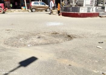 फतेहपुर: मौत को दावत दे रहे जानलेवा गड्ढे, जिम्मेदारों को नहीं है सरोकार