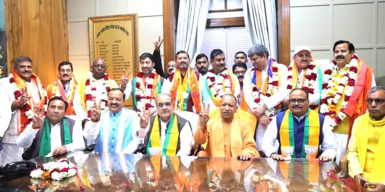 विधान परिषद चुनाव: बिच्छे लाल राजभर, आशीष पटेल, गुड्डू जमाली सहित सभी 13 प्रत्याशी निर्विरोध निर्वाचित