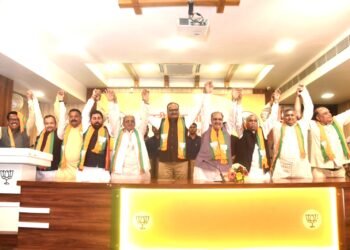 सपा के पूर्व सांसद देवेन्द्र यादव समर्थकों संग भाजपा में शामिल