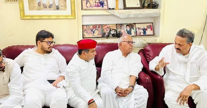 अखिलेश यादव के भाई ने मुख्तार अंसारी के परिजनों से की मुलाकात