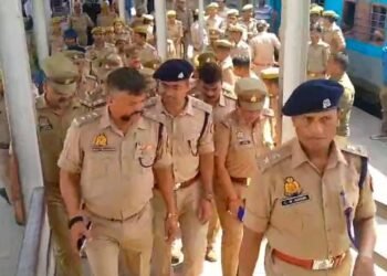 ट्रेन में बम की सूचना से यात्रियों में हड़कंप, सर्च ऑपरेशन चलाया गया