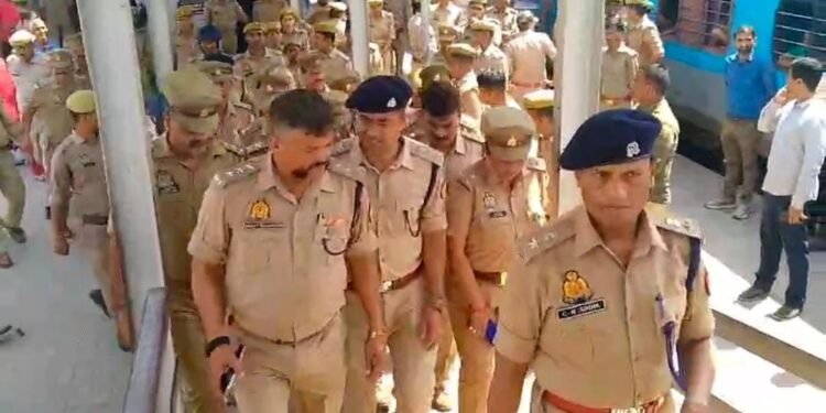 ट्रेन में बम की सूचना से यात्रियों में हड़कंप, सर्च ऑपरेशन चलाया गया