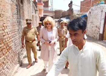 बुनकरों से मिलने बाराबंकी पहुंची नीदरलैंड की राजदूत मैरी लुईसा