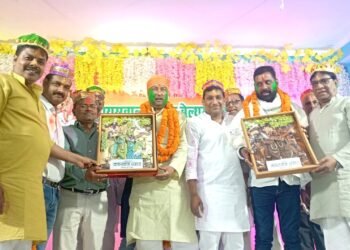 जायसवाल समाज ने खेली फूलों की होली, समाज की एकजुटता पर दिया बल