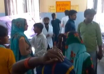 बाराबंकी: एक ही गांव के 2 दर्जन से अधिक लोग फूड प्वाइजनिंग के शिकार