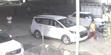 Ayodhya: ब्लॉक प्रमुख के घर पर बदमाशों ने किया फायरिंग, घटना CCTV कैमरे में कैद