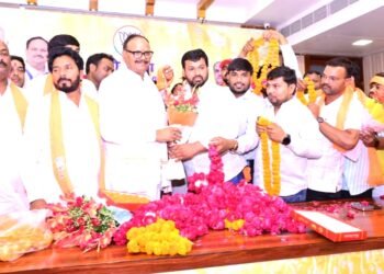 सपा नेता बलराम यादव, पूर्व विधायक जय चौबे सहित कई नेता भाजपा में शामिल