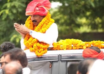 Ballia: नीरज, सनातन, रमाशंकर राजभर सहित कई प्रत्याशियों ने किया नामांकन