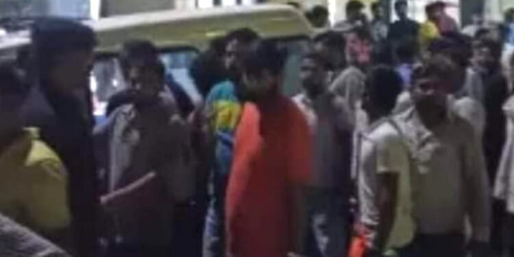 Ballia: टीडी कॉलेज के पूर्व छात्र संघ अध्यक्ष को मारी गोली, वराणसी रेफर