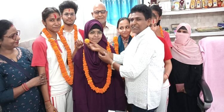 सीबीएसई बोर्ड: 10 वीं व 12 वीं की परीक्षा में नवजीवन इंग्लिश स्कूल के छात्रों का जलवा