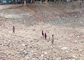 जल संकट: बेल्थरा रोड में पोखरे बने खेल के मैदान