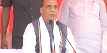 रक्षा मंत्री राजनाथ सिंह ने कांग्रेस की तुलना डायनासोर से क्यों की?