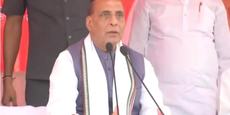 रक्षा मंत्री राजनाथ सिंह ने कांग्रेस की तुलना डायनासोर से क्यों की?