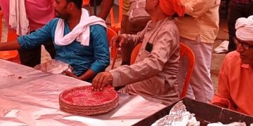 बेल्थरारोड में बड़े मंगलवार को भंडारे का आयोजन
