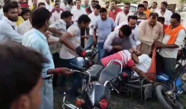 सिद्धार्थनगर: समीक्षा बैठक के दौरान आपस में भिड़ गए भाजपा कार्यकर्ता, खूब चले लात-घुसे