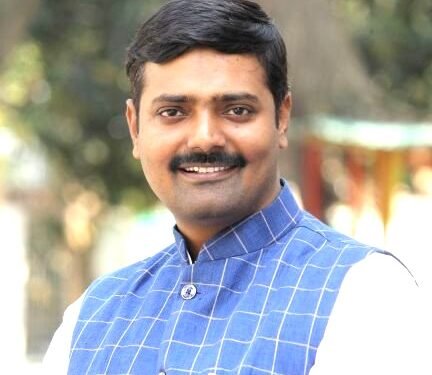 यूपी में बढ़ रहे अधिकारी बनाम बीजेपी नेताओं के बीच विवाद