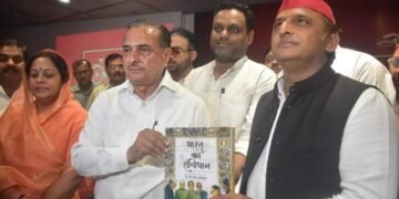 योगी की जगह डिप्टी सीएम खुद बनना चाहते हैं मुख्यमंत्री: अखिलेश