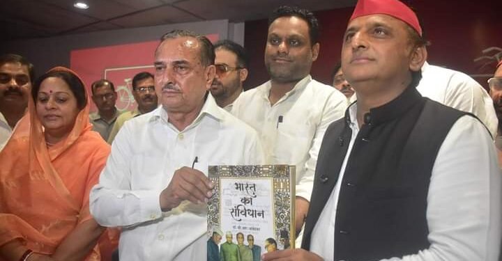 योगी की जगह डिप्टी सीएम खुद बनना चाहते हैं मुख्यमंत्री: अखिलेश