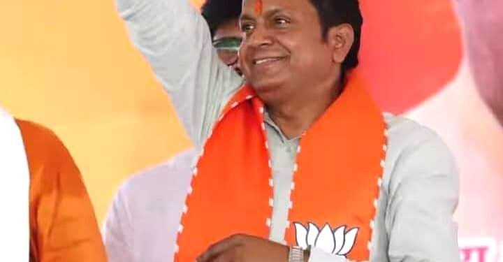 हाईकोर्ट पहुँचा भदोही सांसद का मामला, खतरे में सदस्यता