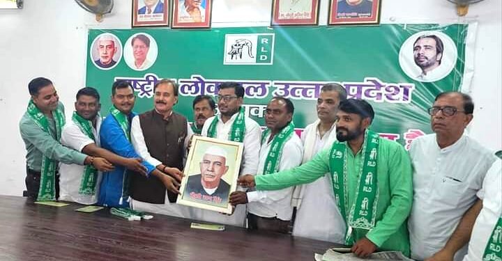 अपना दल एस के क्षेत्रीय अध्यक्ष विवेक चौधरी ने दिया इस्तीफा, टीम के साथ रालोद में शामिल