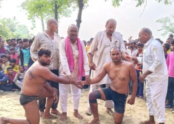 बलिया के पिपरौली बड़ा गांव में मेला व दंगल का आयोजन