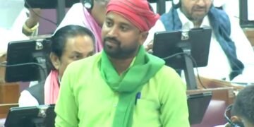 कृषि मंत्री से भिड़े सपा विधायक अनिल प्रधान, जमकर हुआ हंगामा