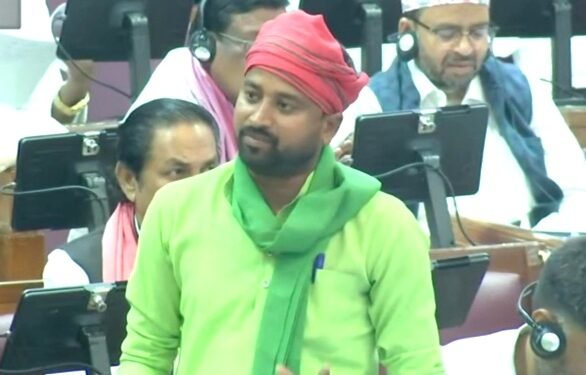 कृषि मंत्री से भिड़े सपा विधायक अनिल प्रधान, जमकर हुआ हंगामा