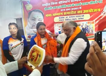 Ballia: बॉक्सर बेटियों के लिए परिवहन मंत्री ने की विशेष घोषणा