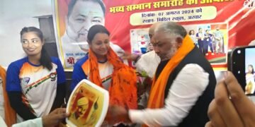 Ballia: बॉक्सर बेटियों के लिए परिवहन मंत्री ने की विशेष घोषणा