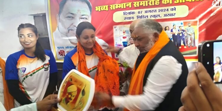 Ballia: बॉक्सर बेटियों के लिए परिवहन मंत्री ने की विशेष घोषणा