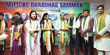 मिट्टी फाउंडेशन ने बिहार की 50 हस्तियों को सम्मानित किया