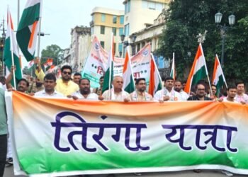 10 हजार मुस्लिम नौजवानों के साथ राज्य मंत्री दानिश आज़ाद ने तिरंगा यात्रा निकाली