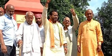 चरौंवा बलिदान दिवस पर नहीं पहुंचे जनप्रतिनिधि, ग्रामीणों में नाराजगी