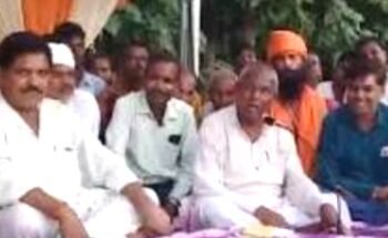 बीजेपी सरकार के पूर्व मंत्री ने सीएम योगी को बताया बेकार