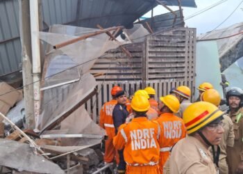 Lucknow: ट्रांसपोर्ट नगर में गिरी बिल्डिंग, 20 लोग दबे