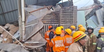 Lucknow: ट्रांसपोर्ट नगर में गिरी बिल्डिंग, 20 लोग दबे