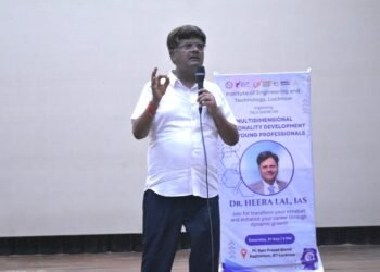 इस आईएएस अधिकारी की बातों को जरूर सुनें छात्र, ‘थ्री इन वन’ मंत्र से मिलेगी सफलता