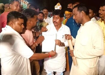 नगर पंचायत ओबरा में भ्रष्टाचार,  लोगों ने राज्य मंत्री को सौंपा ज्ञापन