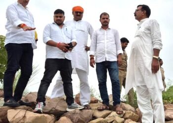 जनेश्वर मिश्र सेतु के निकट गंगा स्नान के लिए बनेगी सीढ़ी