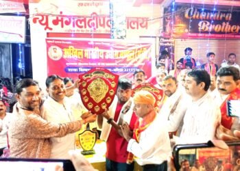 बेस्ट दुर्गा पंडाल के लिए मानस मंदिर बाल संघ व चांदनी चौक चौकियां सम्मानित