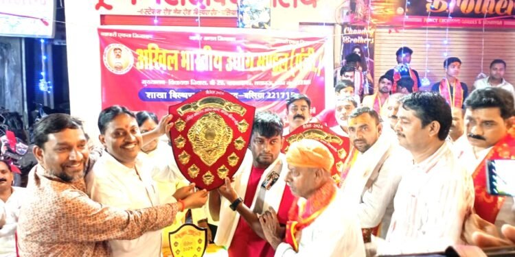 बेस्ट दुर्गा पंडाल के लिए मानस मंदिर बाल संघ व चांदनी चौक चौकियां सम्मानित