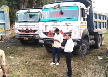 बाराबंकी: अवैध खनन में संलिप्त पोकलैंड मशीन व पांच डंपर सीज