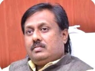 बहनोई अनुजेश यादव का पलटवार- सपा सिर्फ परिवारवादी पार्टी