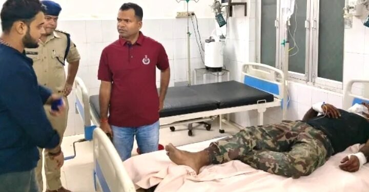 जवानों से भरी बिहार पुलिस की बस बलिया में दुर्घटनाग्रस्त