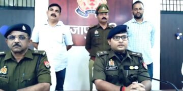 प्लाईवुड के नीचे छुपा कर ला रहे  1.25 करोड़ का गांजा, पुलिस ने किया गिरफ्तार