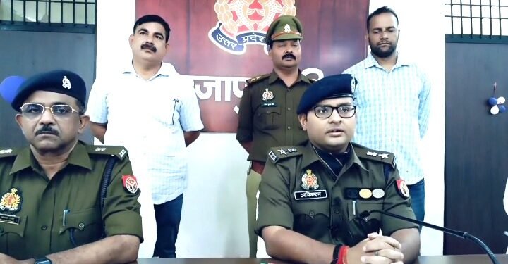 प्लाईवुड के नीचे छुपा कर ला रहे  1.25 करोड़ का गांजा, पुलिस ने किया गिरफ्तार