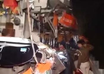 दिल्ली से आजमगढ़ आ रही बस सडक हादसे में पाच की मौत